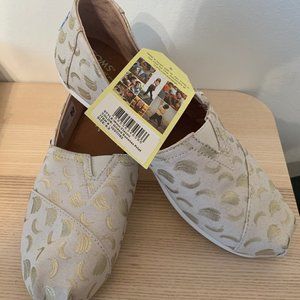 Banana Print Toms Slip Ons (8.5 W, NEW)